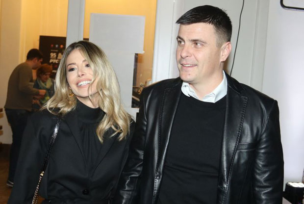 Ана Михајловски и Вук Костић први пут заједно у јавности: Глумац чврсто држи водитељку за руку (ФОТО)